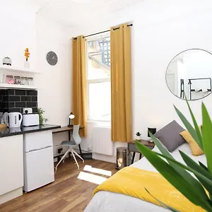 Apartment Big Value Bedsit - By Promise, Cardiff
